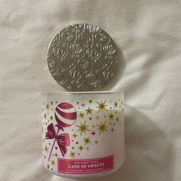 BBW Bath & body works Land of Sweets 3 wick scented candle - Picture 4 of 5